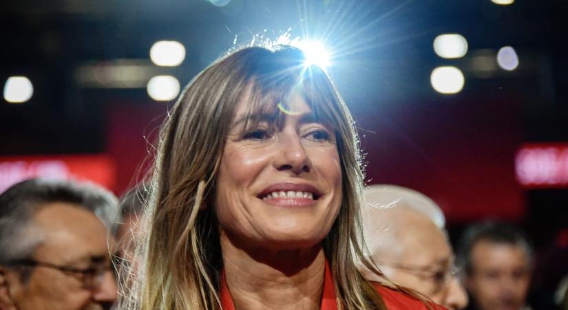 Korrupcióval vádolják, nem hagytaja el az országot a spanyol miniszterelnök felesége