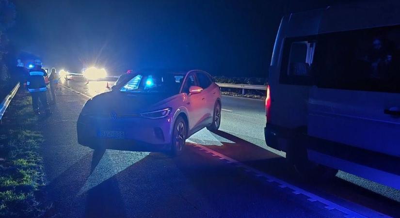 Dráma az M7-esen: 80 diákot kellett kimenteni a sztrádáról (videó)