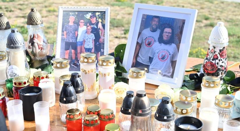 Motorosok százai búcsúztak a karcagi házaspártól, gyermekeikért is összefogtak – galériával és videóval