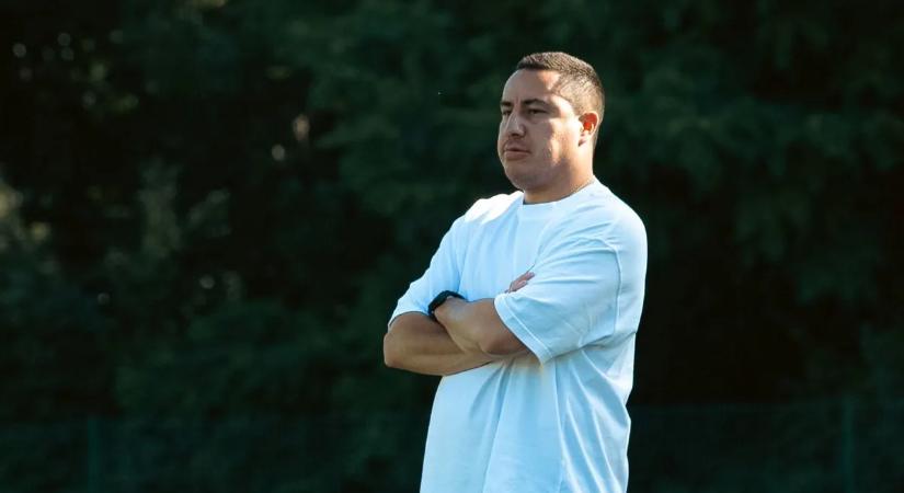 Efraín Juárez előbb meccselt, majd éneklésre készült az ETO edzőtáborában