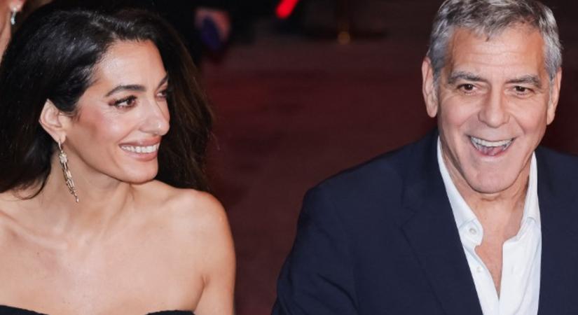 A sötétkék kanapé is lehet elegáns és otthonos – George Clooney gyönyörű nappaliját te is elfogadnád