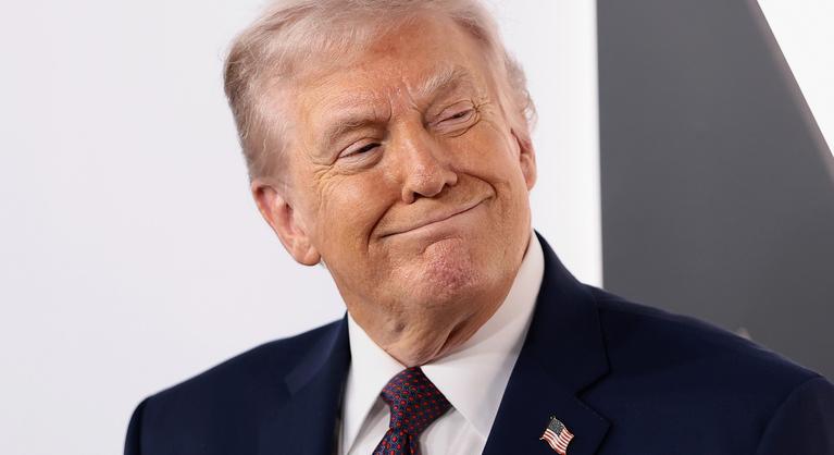 Nem mindennapi születésnapi képek kerültek elő Donald Trumpról