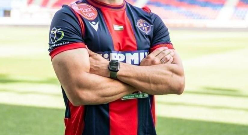 Alakul a csapat: újabb játékosával hosszabbított a Szpari