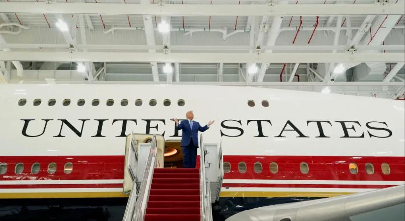 Trump bemutatta az új Air Force One-t: egy Katartól ajándékba kapott gépet