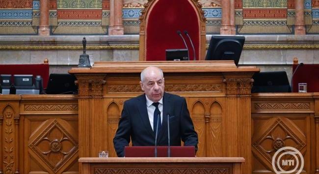 Sulyok Tamás harcolni fog a maradásáért