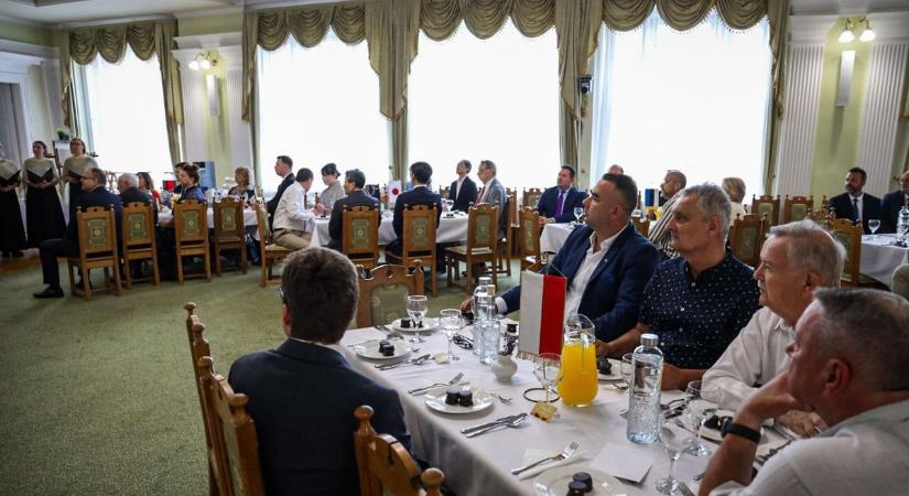 Japánból is érkezett delegáció a szolnoki testvérvárosi találkozóra – galériával