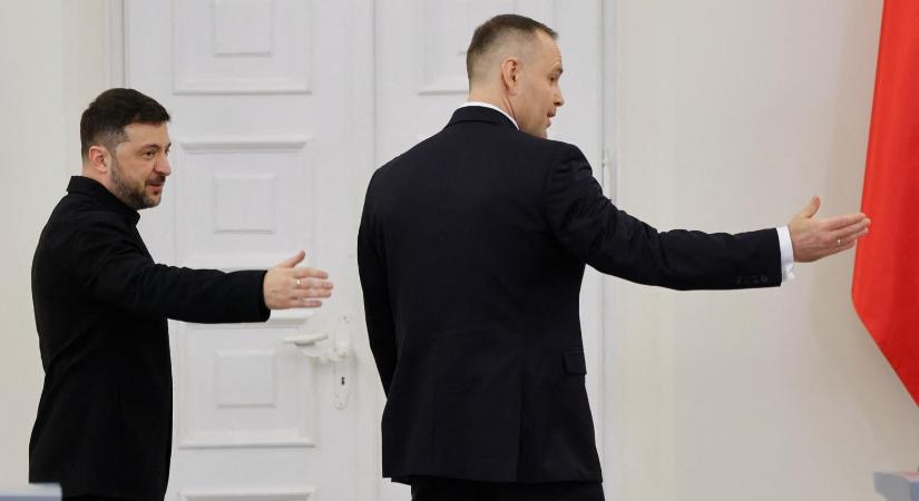 Ez kezd elfajulni Karol Nawrocki megfosztotta Volodimir Zelenszkijt a lengyel kitüntetésétől, válaszul az ukrán külügyminiszter és az elnöki iroda vezetője lemondott a magáéról