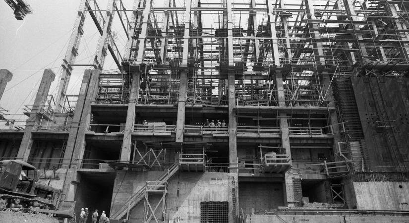 Fotókon a Paksi Atomerőmű építkezése