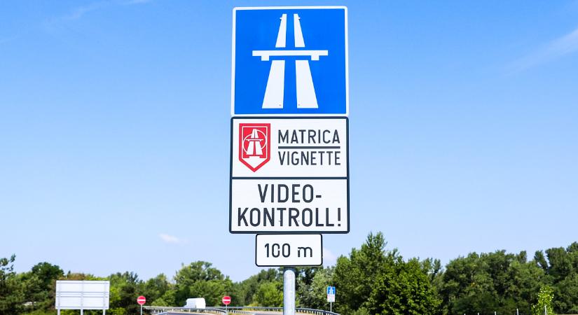 Fontos figyelmeztetés érkezett az autópálya-matricákkal kapcsolatban