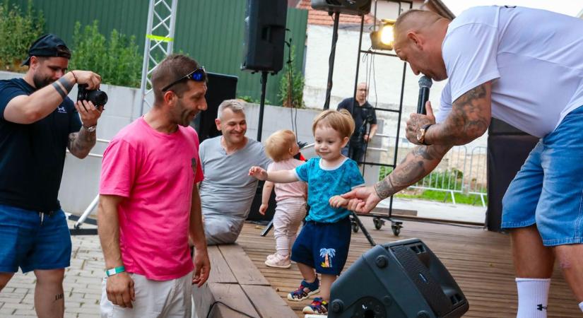 Curtisre voltak a legtöbben kíváncsiak Miskolctapolcán - fotók, videó!