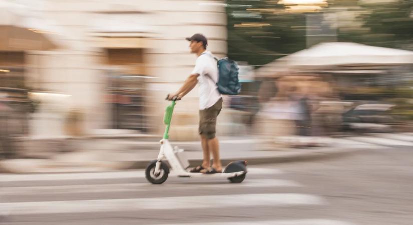 Szigorítás jön az elektromos rollerekre, újabb részletek derültek ki a KRESZ tervezett módisításáról
