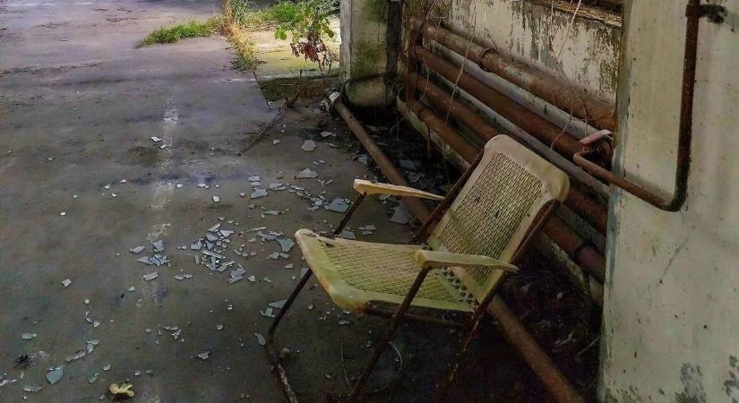 Elképesztő fotókon Tolna megye elfeledett, kísérteties gyártelepe (fotókkal)