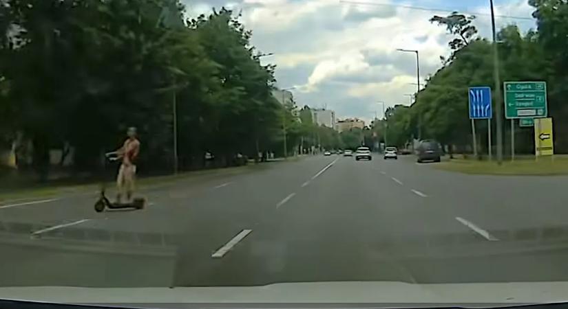 Pont a rendőrök elé hajtott ki az ittas rolleres