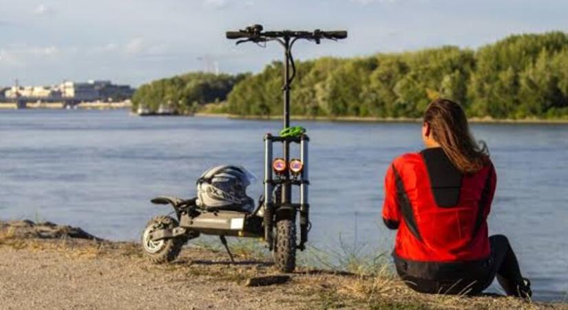 Eltűnhetnek az utakról a 25-nél gyorsabb rollerek - Szigorítás itthon és külföldön
