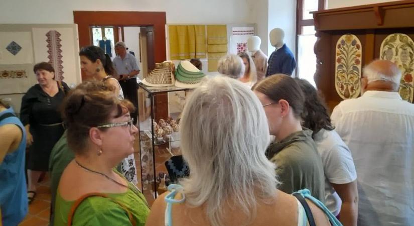 Virágzó Népművészet kiállítás nyílt