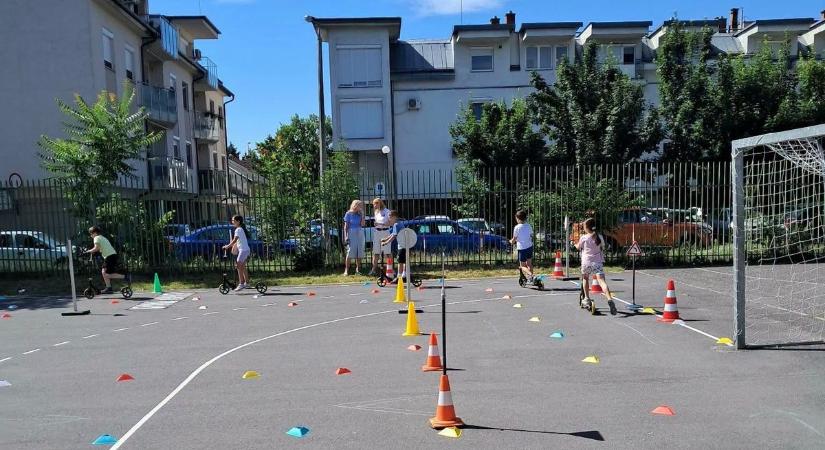 Rolleres KRESZ park: élményekkel tanultak a fiatalok