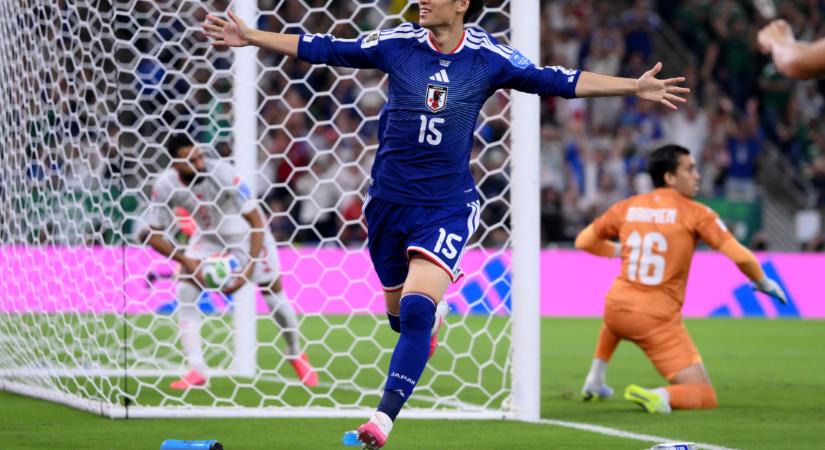 Történelmi japán siker: 4-0-val jutott tovább a válogatott, Tunézia már kiesett a vb-ről