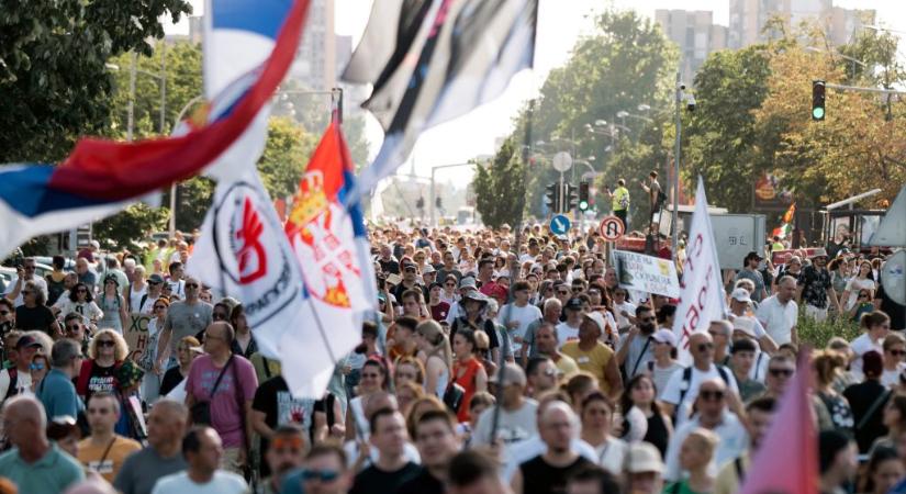 „Nem álltunk meg. Folytatjuk” – újabb többezres diáktüntetést tartottak Újvidéken