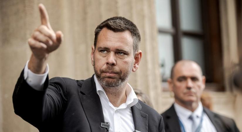 Vitézy Dávid: Tucatszám állnak az IC-kocsik az oroszok és NER-körök által csődbe vitt Dunakeszi Járműjavítóban