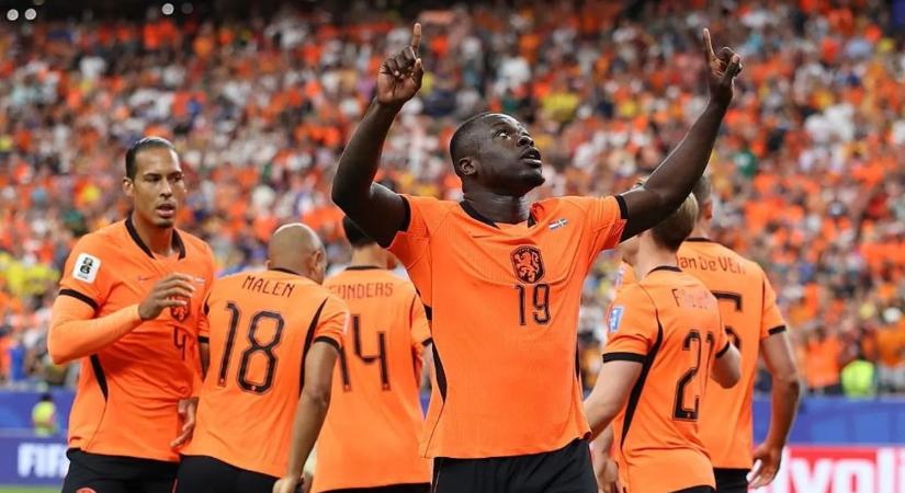 Hollandia és Japán magabiztos győzelmet aratott
