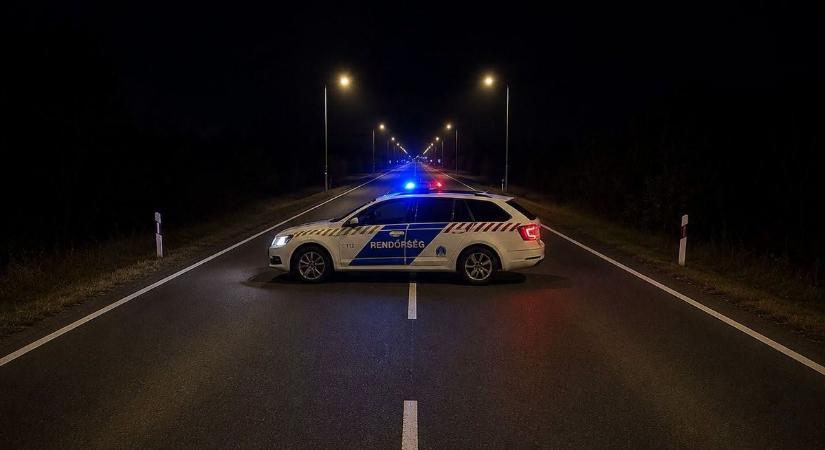 Ketten meghaltak egy balesetben szombat éjjel a 77-es főúton
