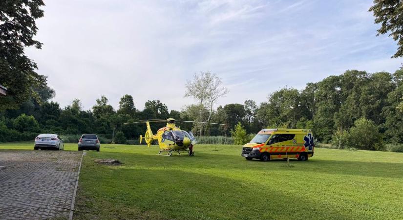 Dráma a sellyei fürdőben: rosszul lett egy fürdőző, mentőhelikopter is érkezett a helyszínre