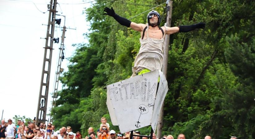 Ilyet sem láttunk még zalai falunapon! Pannónia motoron érkezett a Titanicos "Mókus", nézd meg galériánkat!