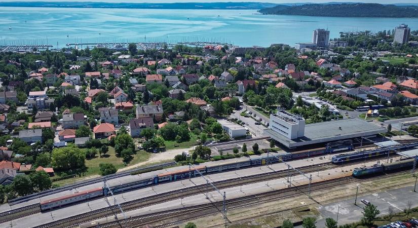 Megérkeztek a friss fotók a MÁV bérelt IC‑kocsijairól