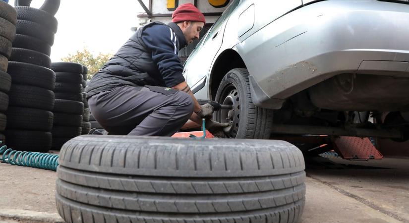 Bosszantó apróság vagy veszélyhelyzet, ha ez történik az autógumival?