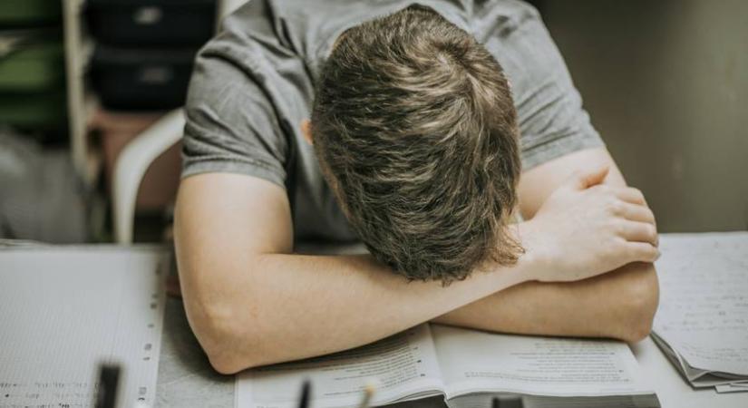 Semmit nem ér az 5-ös bizonyítvány: túl nagy árat fizetnek érte a gyerekek