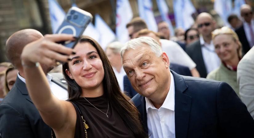 Bécsben is mindenki Orbán Viktorral akart közös képet – videó