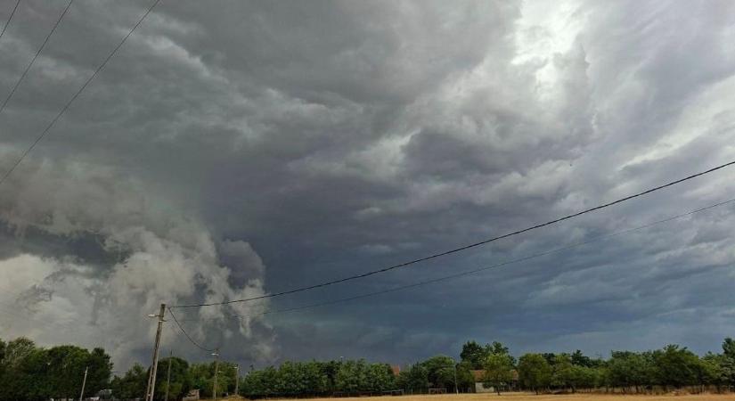 Égiháború és hatalmas vihar készül Hajdú-Bihar felett, már kongatják a vészharangot a meteorológusok - fotókkal!