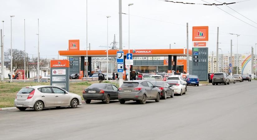 Megtiltották a lakossági üzemanyag-értékesítést a Krímben
