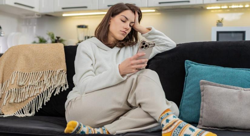 Ennyi távolságra érdemes tartani a telefont a szemünktől