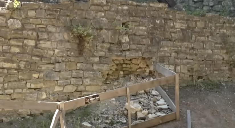 Durva bulit tartottak, megrongálták a Máré-vár romjait