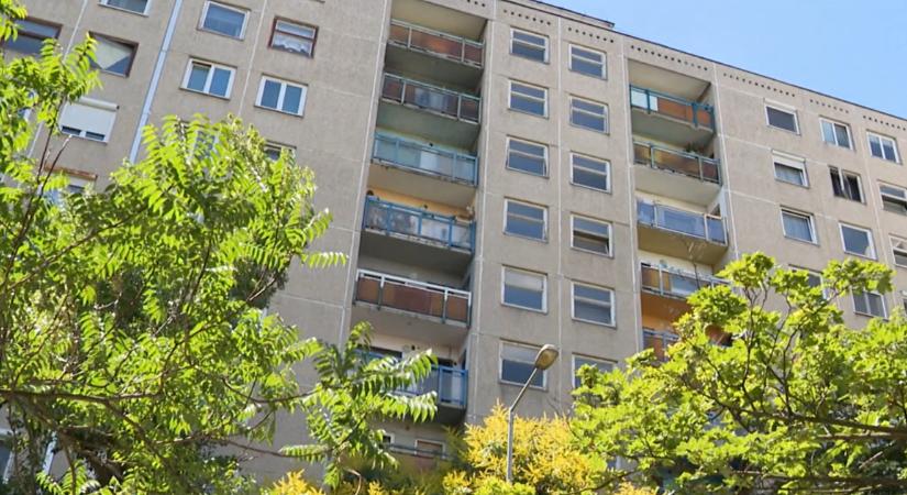 15 éves párjával adta zálogba kivégzett dédmamája fülbevalóját a Práter utcai gyilkos tini