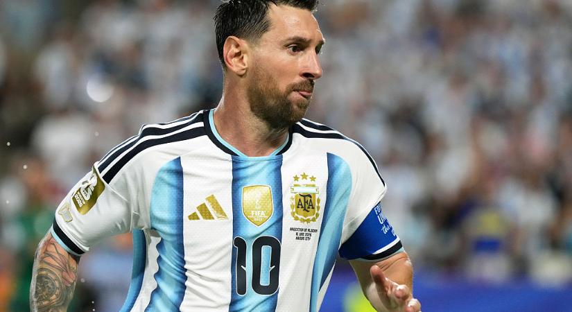 Lionel Messi 26 méter magas szobrot kapott Argentínában, a szurkolók mégis kiakadtak – videó