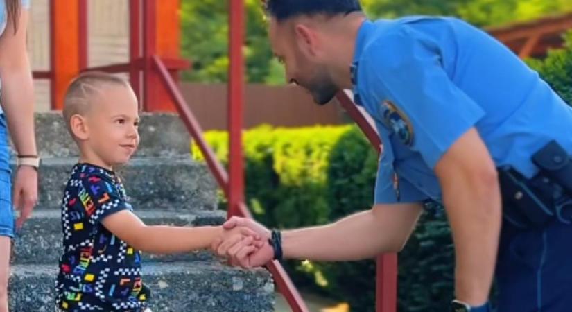 Egyre cukibbak a hajdú-bihari rendőrség köszöntős videói, itt a legújabb!