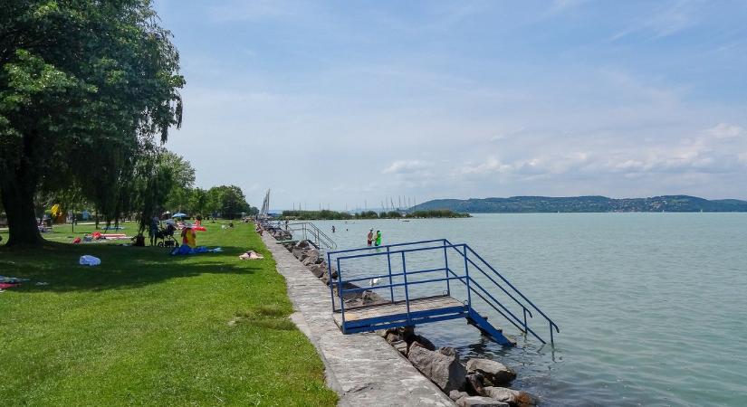 Eltűnt a kisfia a Balatonnál: szívbemarkoló, amit az édesanya a parton talált