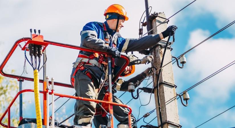 Szekszárdot és Paksot is érintik a jövő heti áramszünetek – 16 tolnai település borul sötétségbe