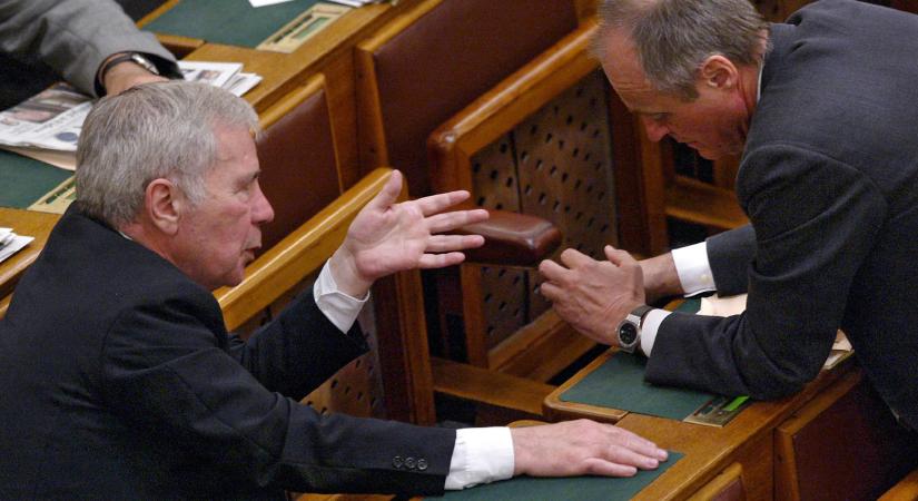Horn Gyula kvaterkázik, Magyar Péter országot jár
