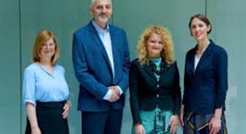 Új emberekkel erősít a kormány: három helyettes államtitkár-jelöltet mutattak be a szociális és családügyi területen