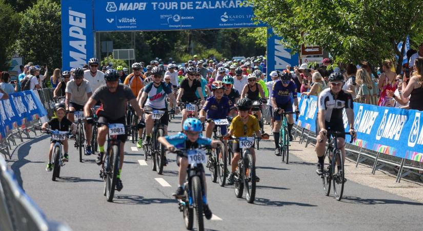Brutális hőségben is nyeregbe pattantak – ezrek tekerték végig Zalakarost (galéria, videó)