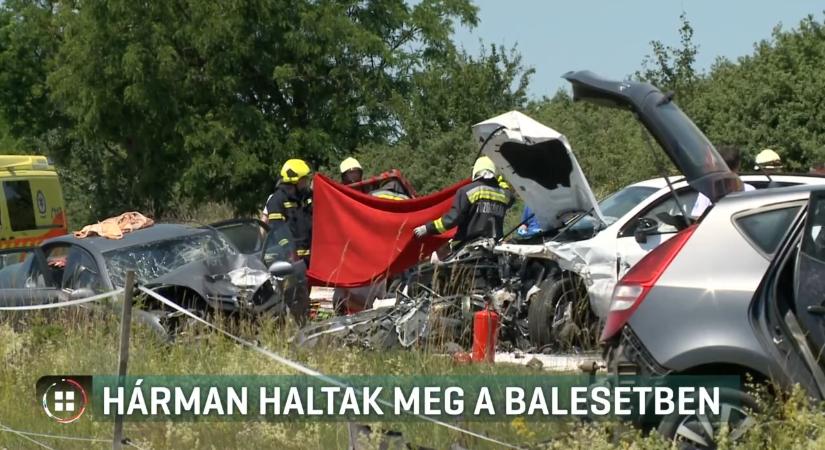 Hárman meghaltak a vétlen sofőr kocsijában, csak egy 12 éves fiú és egy idős asszony élte túl a tótvázsonyi tragédiát