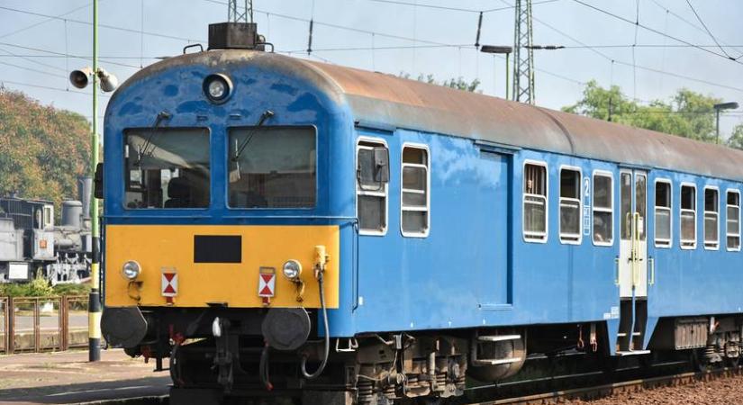 Vonattűz a Dunakanyarban: kaotikus a vasárnapi közlekedés, pótlóbuszokat állítottak be