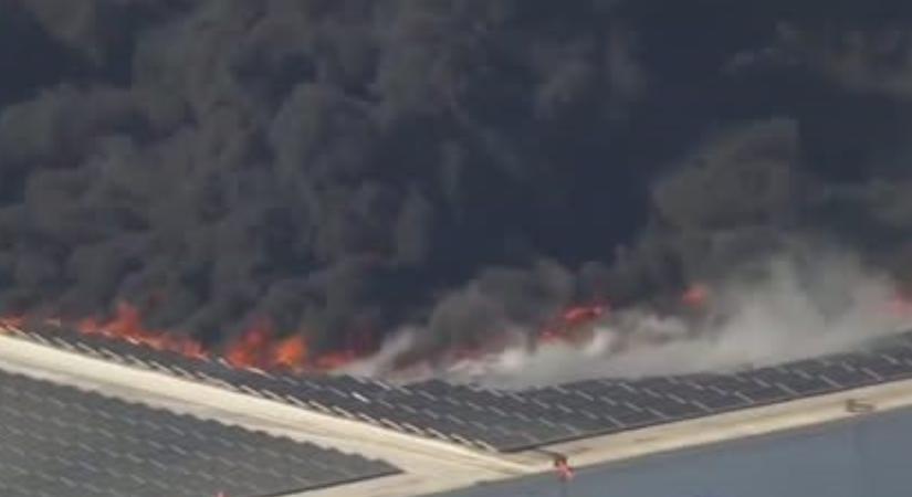 Vészhelyzetet hirdetett Los Angeles polgármestere egy hűtőházban pusztító tűz miatt