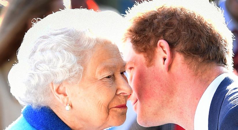 Baljós jelnek tartották II. Erzsébet egyik szokását: mindenki ugyanarra figyelt fel a királyi esküvőkön