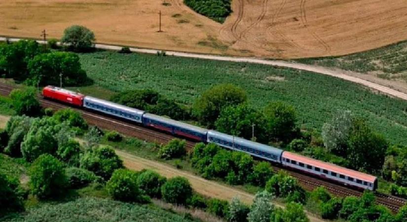 Osztrák személyvagonokat kért és kapott a MÁV a nyári csúcshoz