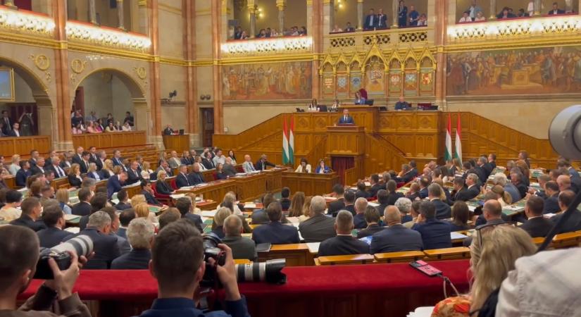 16 év után újra érdekes lett a Parlament – eltöltöttünk egy napot az Országházban