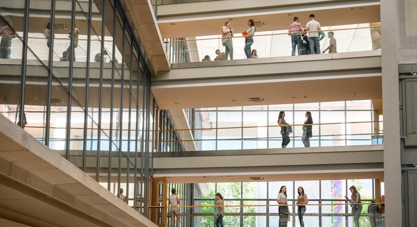 Kihirdették a világ legjobb egyetemeit: a Harvard és az Oxford mellett egy magyar intézmény is tarolt